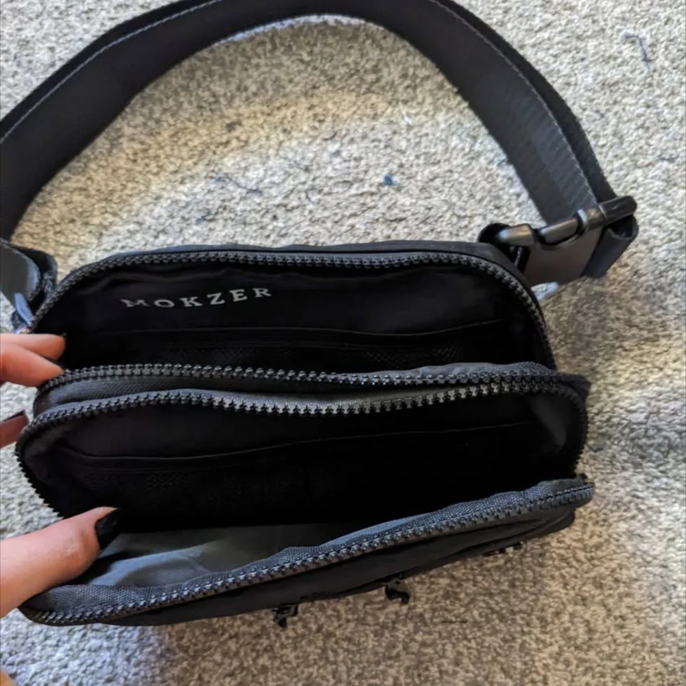 Black Crossbody Fanny Pack Bag - Picture 2 of 4